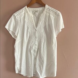 Women’s white cottton button front top